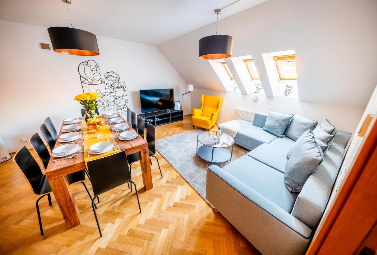 Apartment Klimentska Cartoon